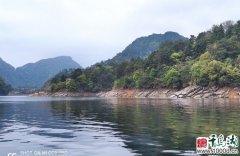 千岛湖自然风光：船与自然